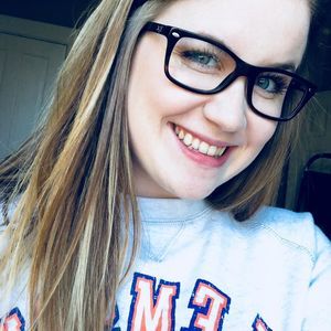 Meet your Posher, Caitlin